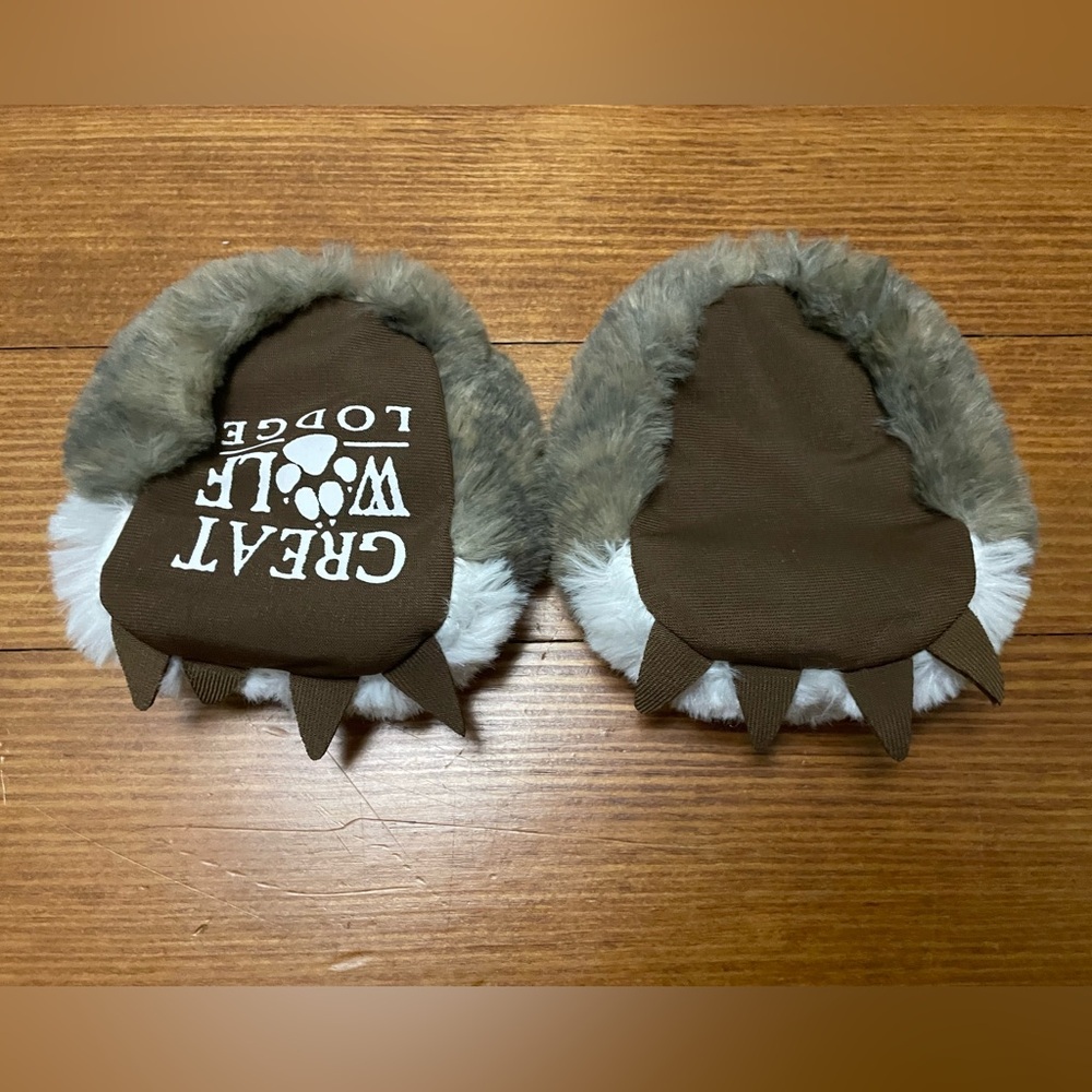 Great Wolf Lodge Brown and White Furry Wolf Slippers Size Infant - Picture 2 of 2